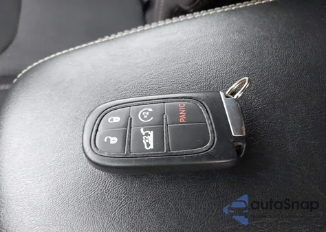 2015 Jeep Cherokee Latitude z USA, uszkodzony, nr VIN 1C4PJMCS8FW627230